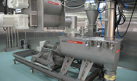 Continuous dry mixing installation for infant nutrition 