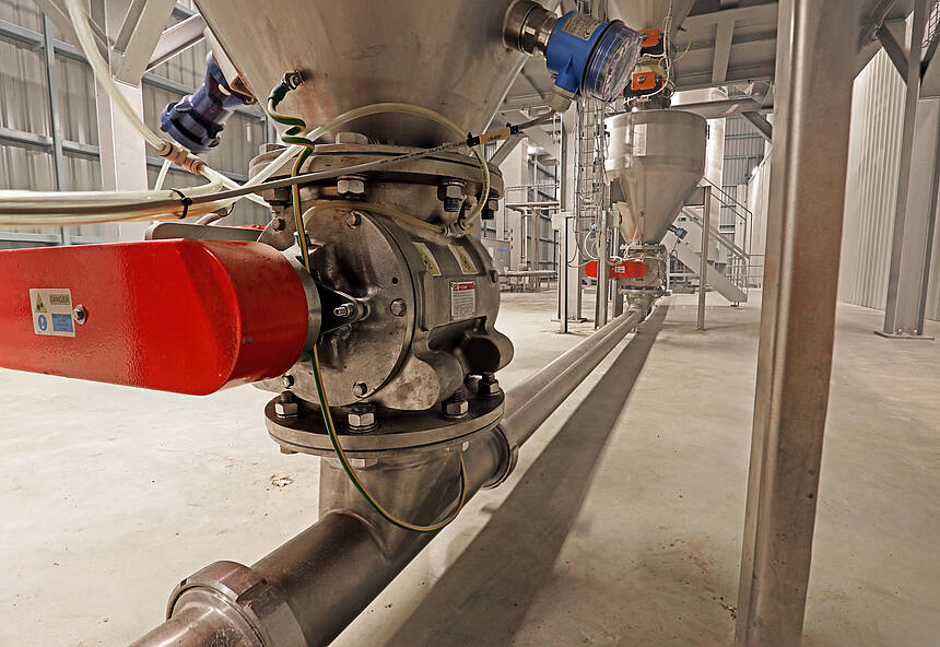 Rotary valve HDMF in conveying system