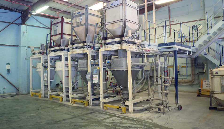 适用于不同装载量的粉箱倾倒装置 宠物食品